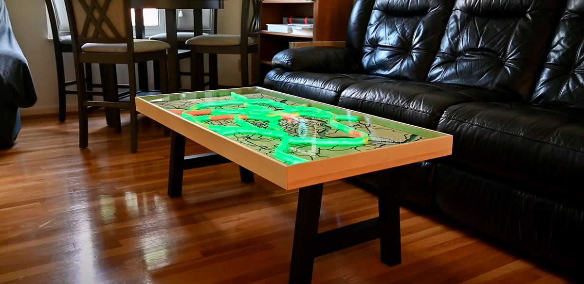Inventor transforma mesa de centro em um mapa inteligente que mostra o trânsito em tempo real com LEDs