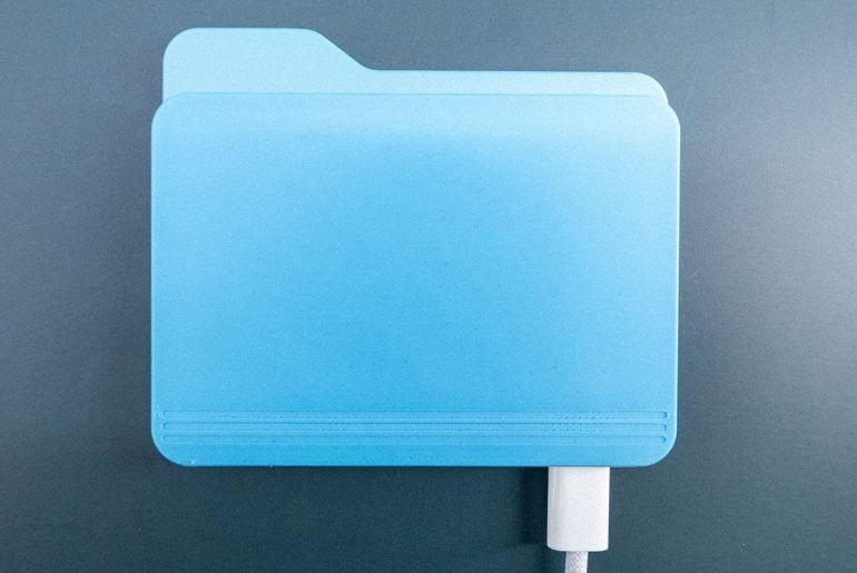 Pen drive em forma de pasta de arquivos do macOS vira realidade com 128 GB e conexão USB-C