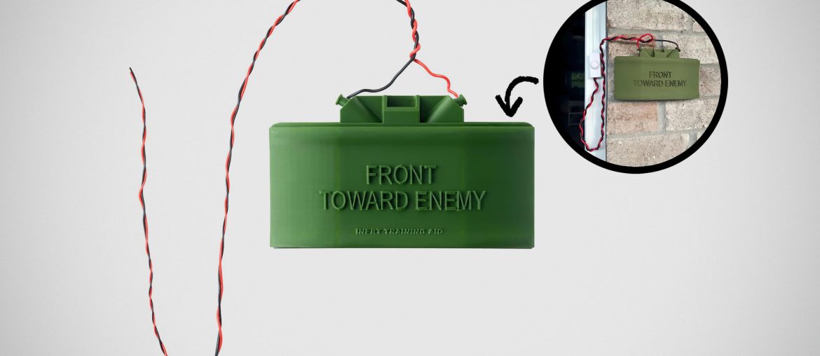Campainha de Claymore de mentira é a pegadinha perfeita para assustar visitas