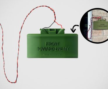 Campainha de Claymore de mentira é a pegadinha perfeita para assustar visitas