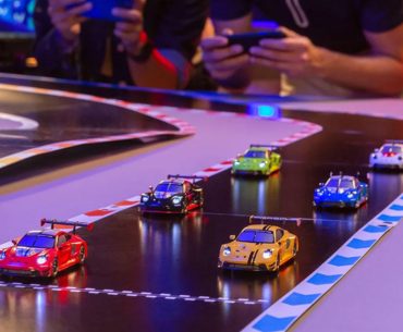 Carrera Hybrid reinventa as corridas de autorama com tecnologia de smartphone