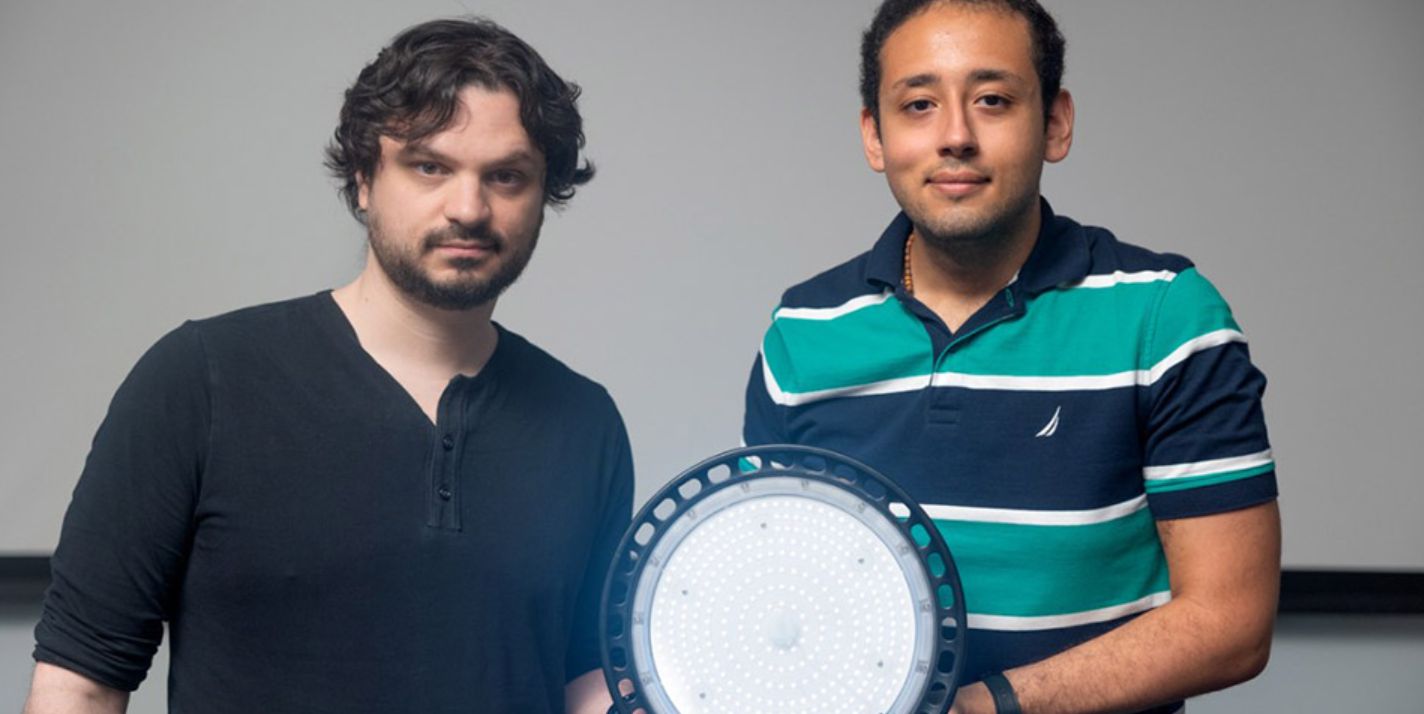 Cornell cria tecnologia de luz invisível para expor deepfakes e vídeos falsos