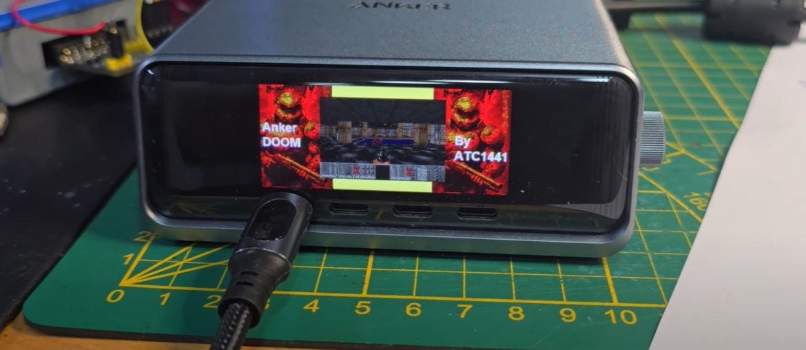 Sim, dá para rodar DOOM até em uma estação de carregamento da Anker