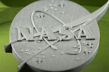 NASA cria liga metálica impressa em 3D que resiste a temperaturas extremas e pode revolucionar foguetes e aviões