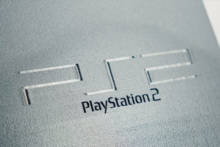 Mini PlayStation 2 Clássico recriado por fãs roda jogos em 1440p e 60fps