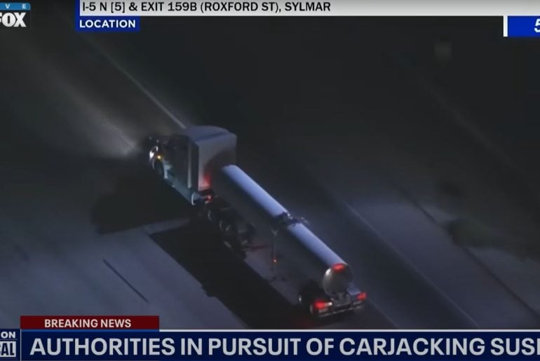 Perseguição insana em Los Angeles parece cena de GTA, com direito até a caminhão-tanque