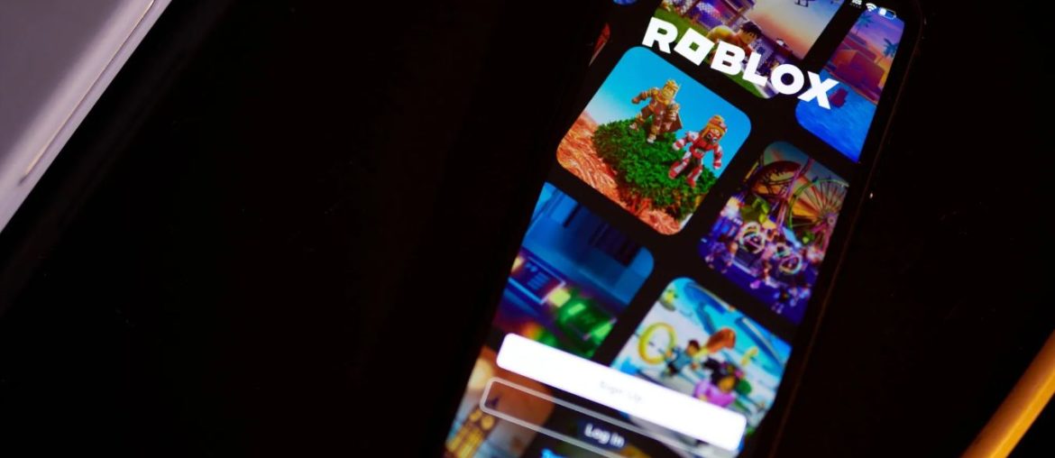 Banimento de YouTuber que caçava predadores no Roblox gera revolta entre gamers