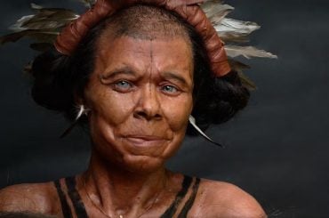 Rosto de mulher que viveu há 10 mil anos é reconstruído por cientistas