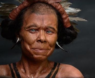Rosto de mulher que viveu há 10 mil anos é reconstruído por cientistas