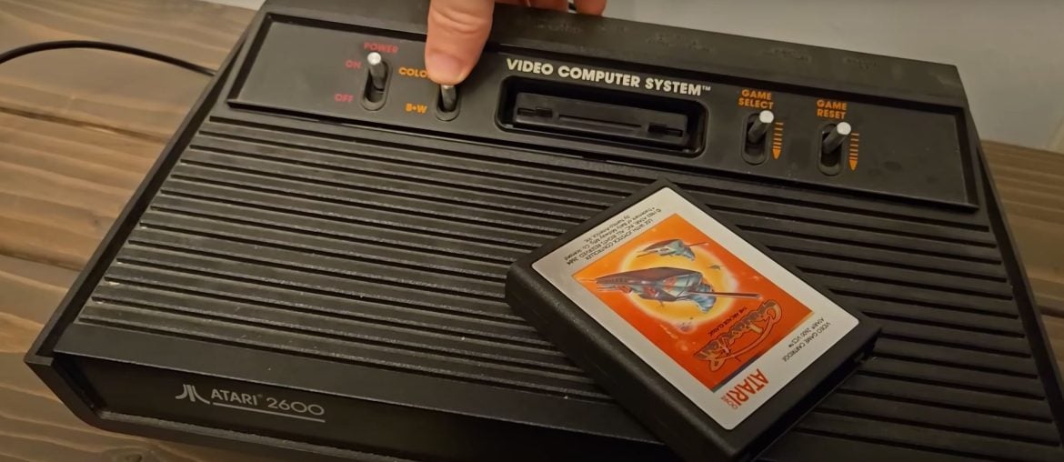 Vídeo resgata os sons do passado com brinquedos, gadgets e eletrônicos retrô