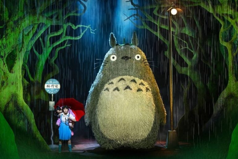 Totoro ganha versão gigante em teatro no West End de Londres