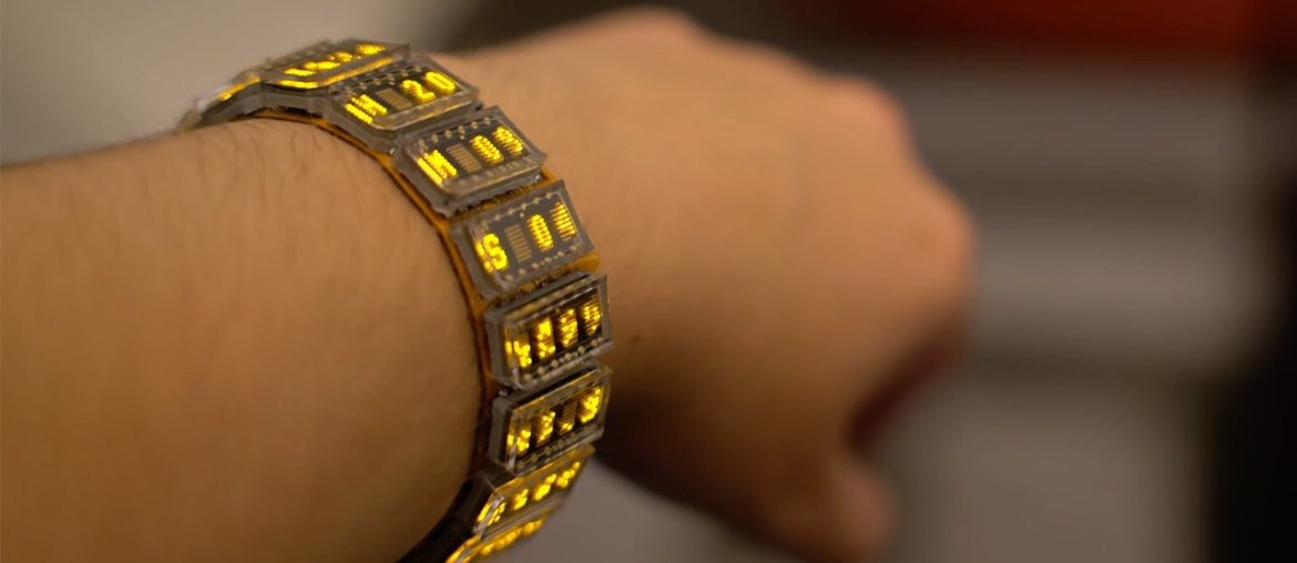 Relógio futurista brilha com LEDs retrô e pulseira de circuito flexível