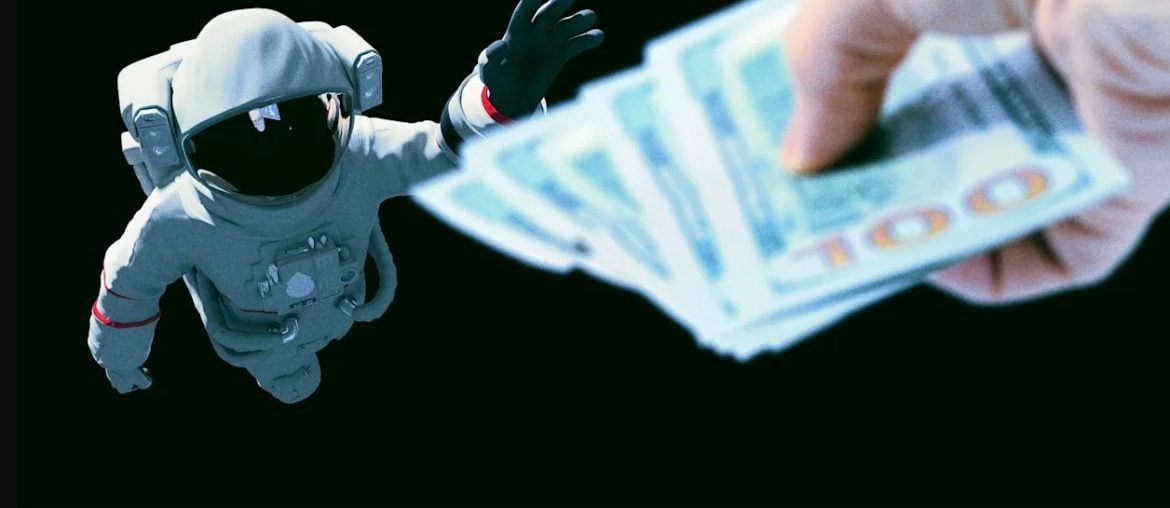 Idosa envia R$ 35 mil para ‘astronauta preso no espaço’ em golpe de amor virtual