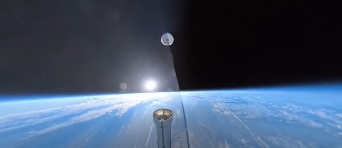 Blue Origin testa câmera que ‘flutua’ ao lado de foguete e mostra ângulos inéditos do espaço