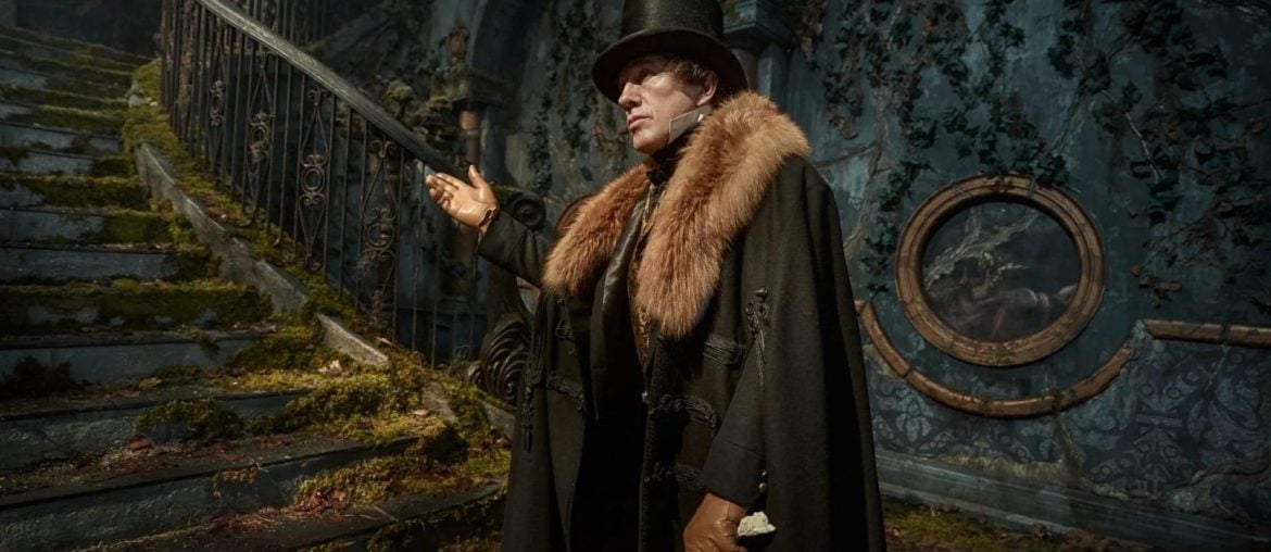Christoph Waltz ataca CGI e elogia efeitos práticos de Frankenstein de Guillermo del Toro