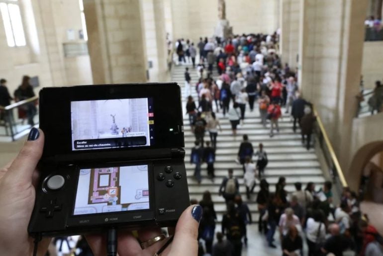Fãs realizam ‘funeral’ no Louvre pela aposentadoria do Nintendo 3DS como guia de visita