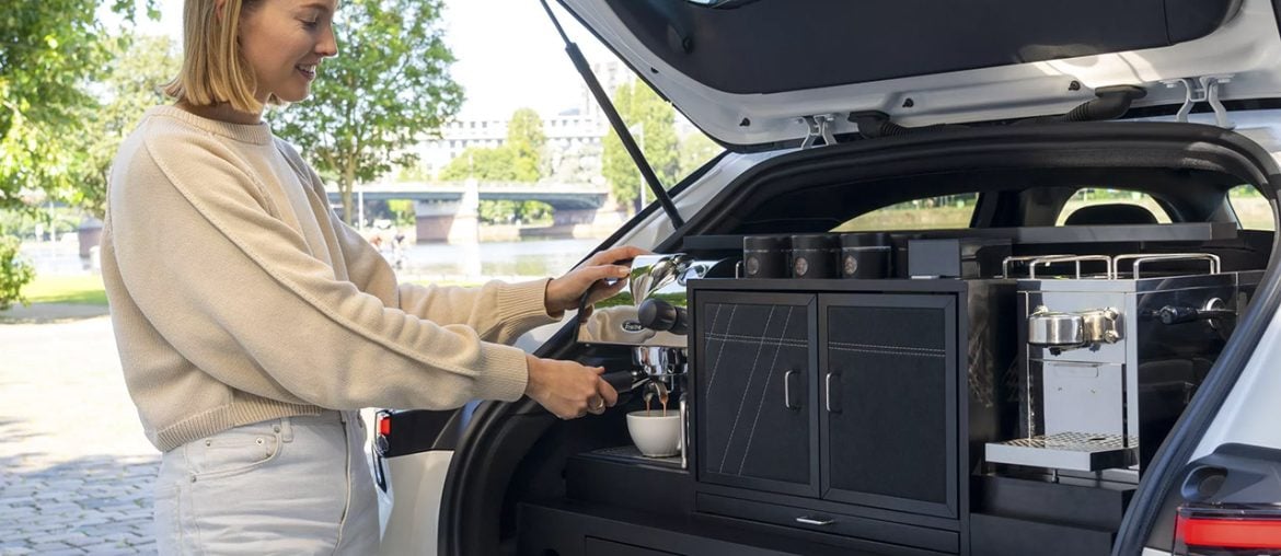 Opel Cria Versão do Mokka Elétrico com Máquina de Café Integrada no Porta-Malas