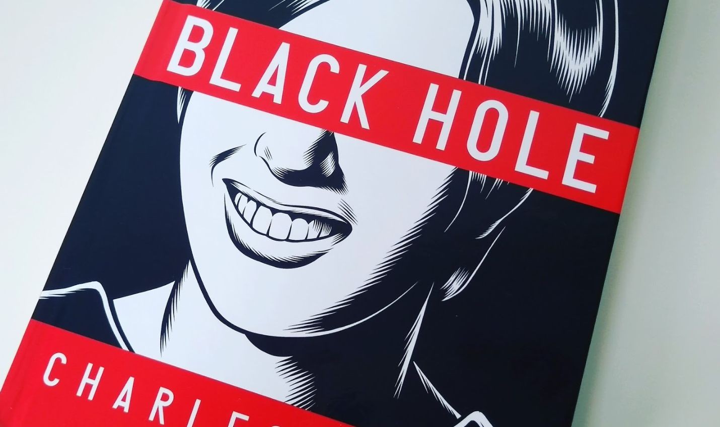 Netflix aposta no terror adolescente e surreal com adaptação de Black Hole, do diretor de I Saw the TV Glow