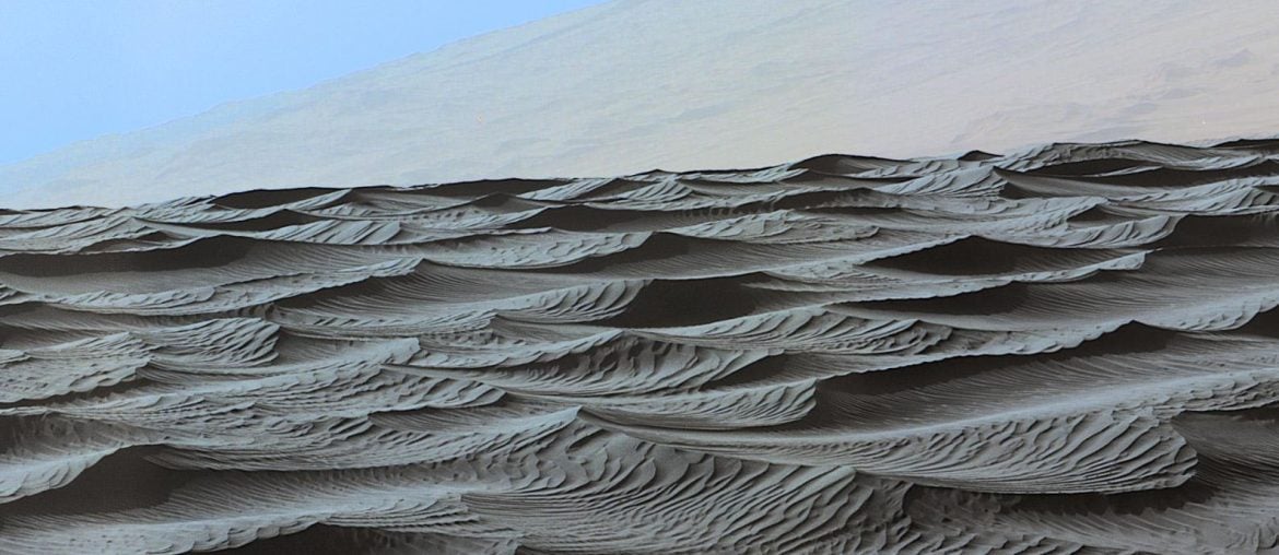 Cientistas descobrem que dunas em Marte podem “cavar sozinhas” como minhocas espaciais
