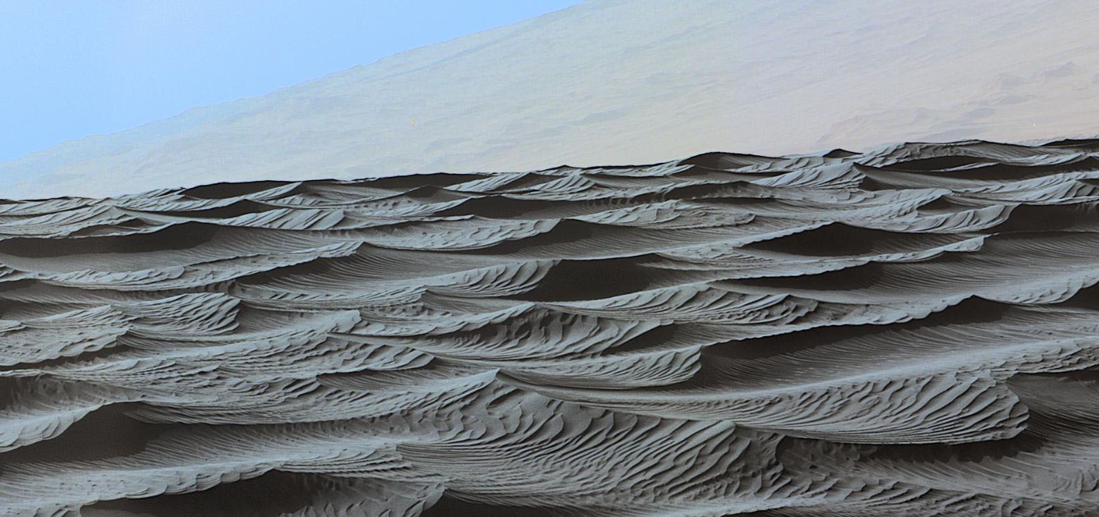 Cientistas descobrem que dunas em Marte podem “cavar sozinhas” como minhocas espaciais