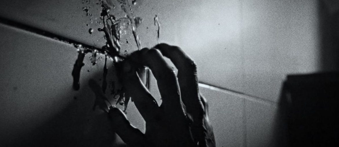 Heinz lança maionese preta de alho negro para o Halloween e transforma ketchup em terror gótico