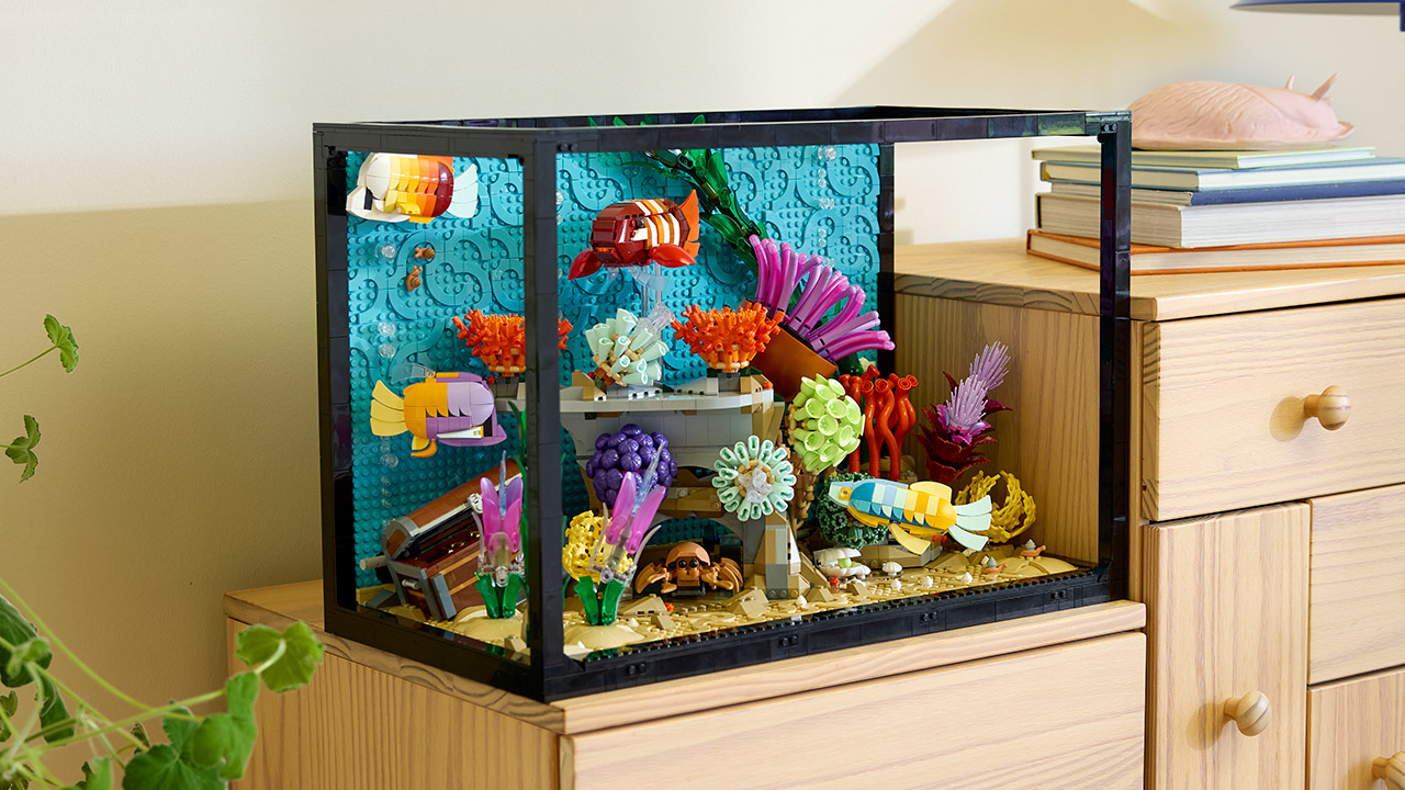 LEGO Aquário Tropical vem com mais de 4 mil peças e peixes que realmente “nadam”
