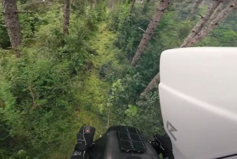 O Sonho de Pilotar uma Moto Voadora Está Virando Realidade (e Lembra Muito Star Wars)