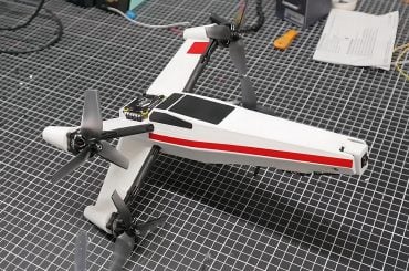 Engenheiro alemão cria X-Wing de Star Wars impressa em 3D que voa a 216 km/h