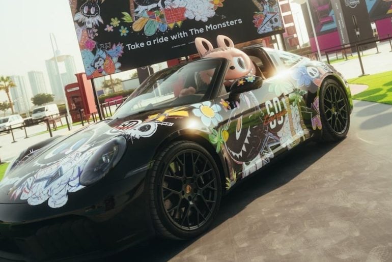 Porsche apresenta o inusitado 911 Targa do Labubu em parceria com a Pop Mart