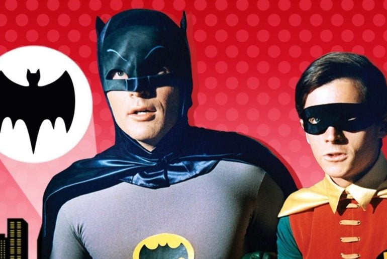 Traje clássico do Batman de Adam West é leiloado por quase US$ 1 milhão