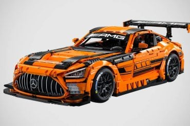 CaDA Lança Mercedes-AMG GT3 de 5.466 peças com sistema pneumático que eleva o carro