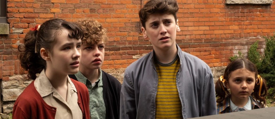 Elenco jovem de “It: Welcome to Derry” revela como foi encarar Pennywise de perto: “Acho que quase fiz nas calças”