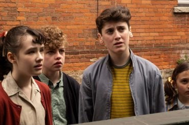 Elenco jovem de “It: Welcome to Derry” revela como foi encarar Pennywise de perto: “Acho que quase fiz nas calças”