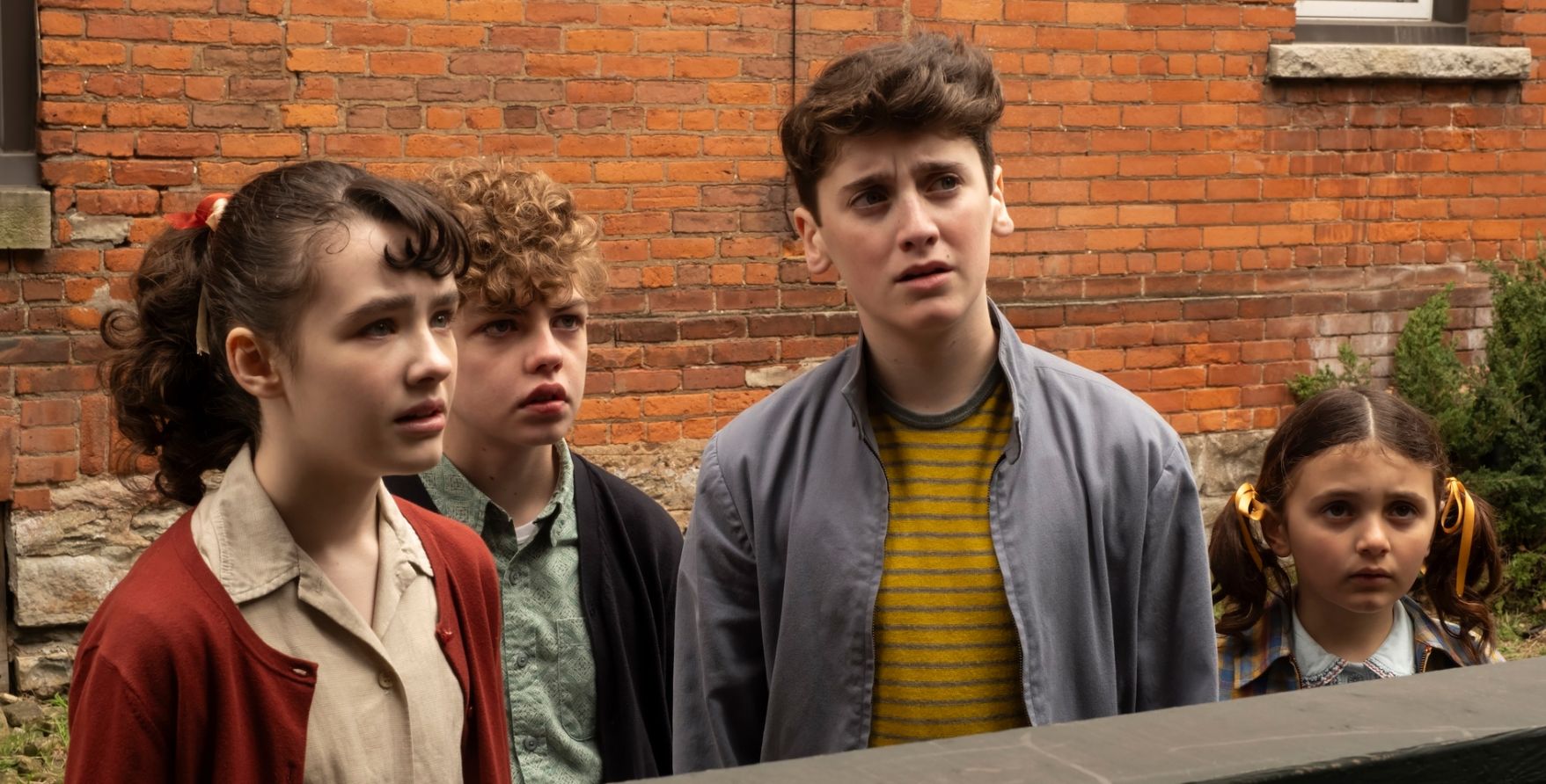 Elenco jovem de “It: Welcome to Derry” revela como foi encarar Pennywise de perto: “Acho que quase fiz nas calças”