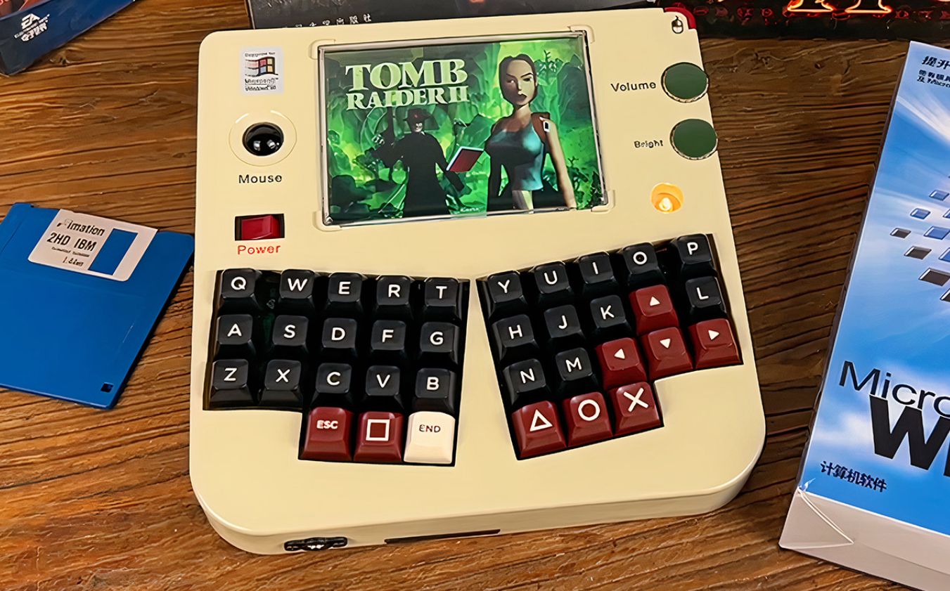 Modder cria PC portátil com Windows 98, e ele cabe na palma da mão