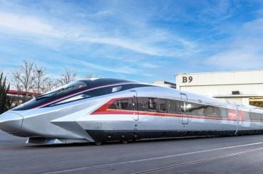 Trem-bala chinês quebra recorde e atinge 450 km/h, prometendo revolucionar o transporte de alta velocidade