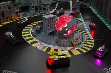 Fã recria WipEout no mundo real com carros de corrida em gravidade zero