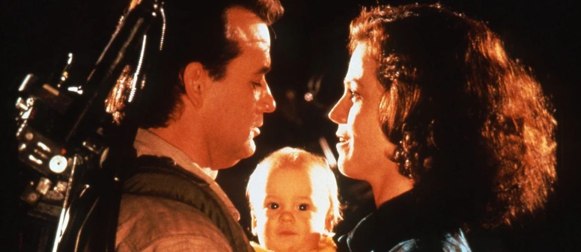 O mistério do bebê Oscar em Caça-Fantasmas: Sigourney Weaver também quer respostas