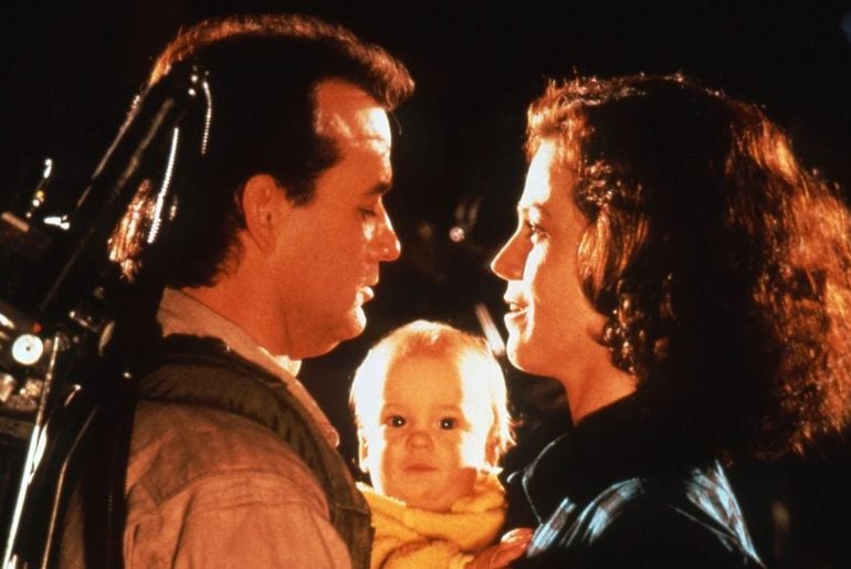 O mistério do bebê Oscar em Caça-Fantasmas: Sigourney Weaver também quer respostas