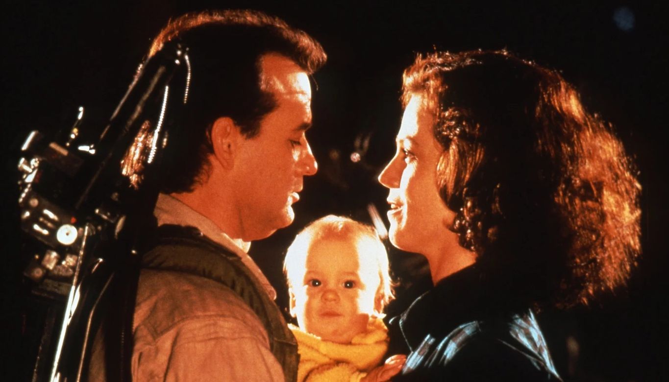 O mistério do bebê Oscar em Caça-Fantasmas: Sigourney Weaver também quer respostas