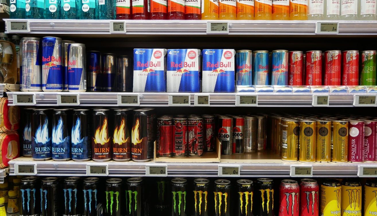 Homem sofre AVC após consumir oito energéticos por dia