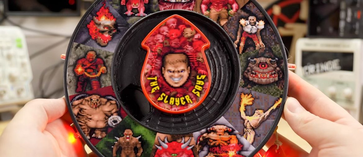 Modder transforma brinquedo infantil em máquina com sons de DOOM, e o resultado é insano