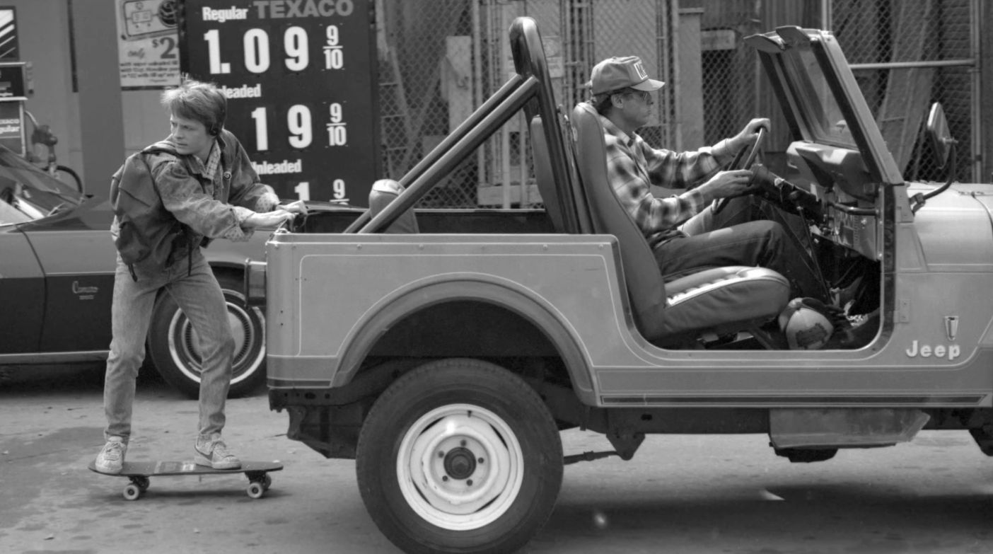 Tony Hawk revela segredos do skate de Marty McFly no especial de 40 anos de De Volta para o Futuro