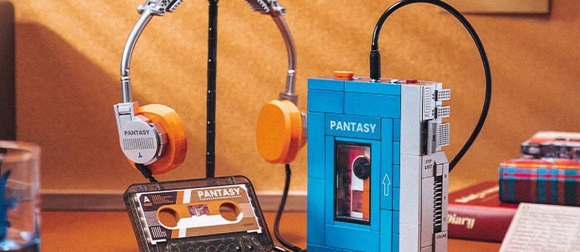 O clássico walkman em um kit de montar cheio de nostalgia
