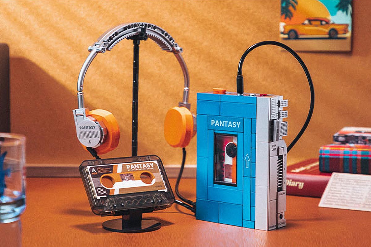O clássico walkman em um kit de montar cheio de nostalgia