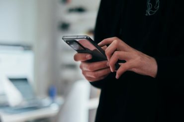 eSIM vs. SIM físico: por que o mundo da tecnologia está pronto para se tornar totalmente digital