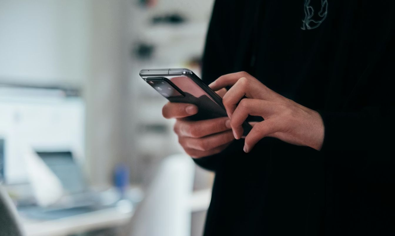 eSIM vs. SIM físico: por que o mundo da tecnologia está pronto para se tornar totalmente digital