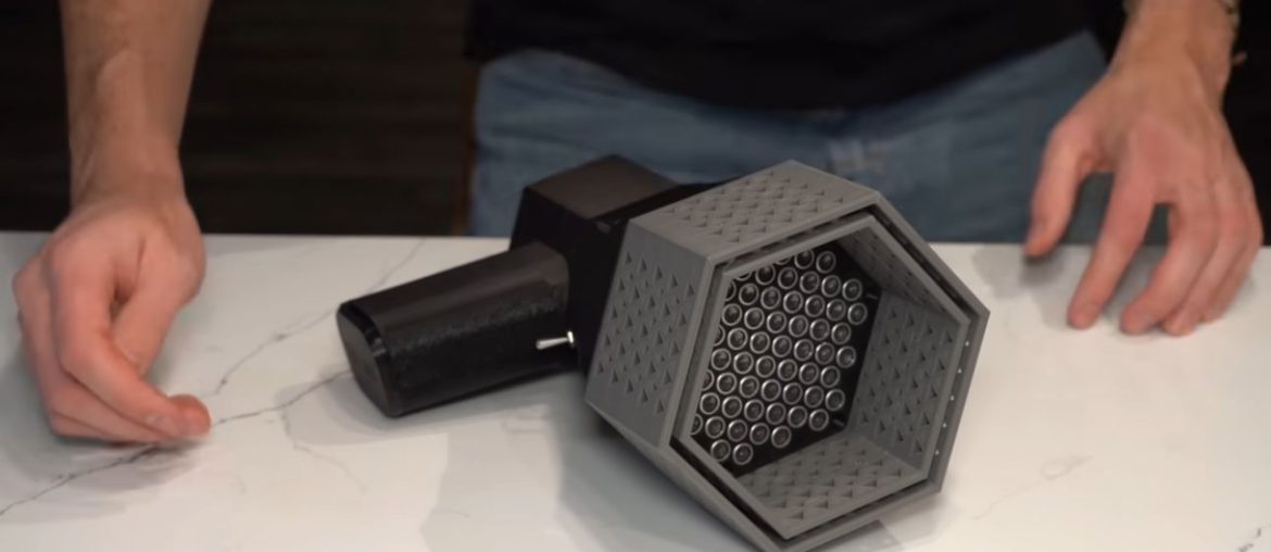Laser de som dispara música direto em uma pessoa sem ninguém ao redor ouvir