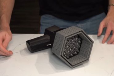 Laser de som dispara música direto em uma pessoa sem ninguém ao redor ouvir