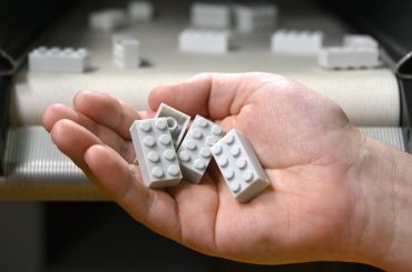 LEGO amplia investimento climático e aposta em remoção de carbono ao redor do mundo
